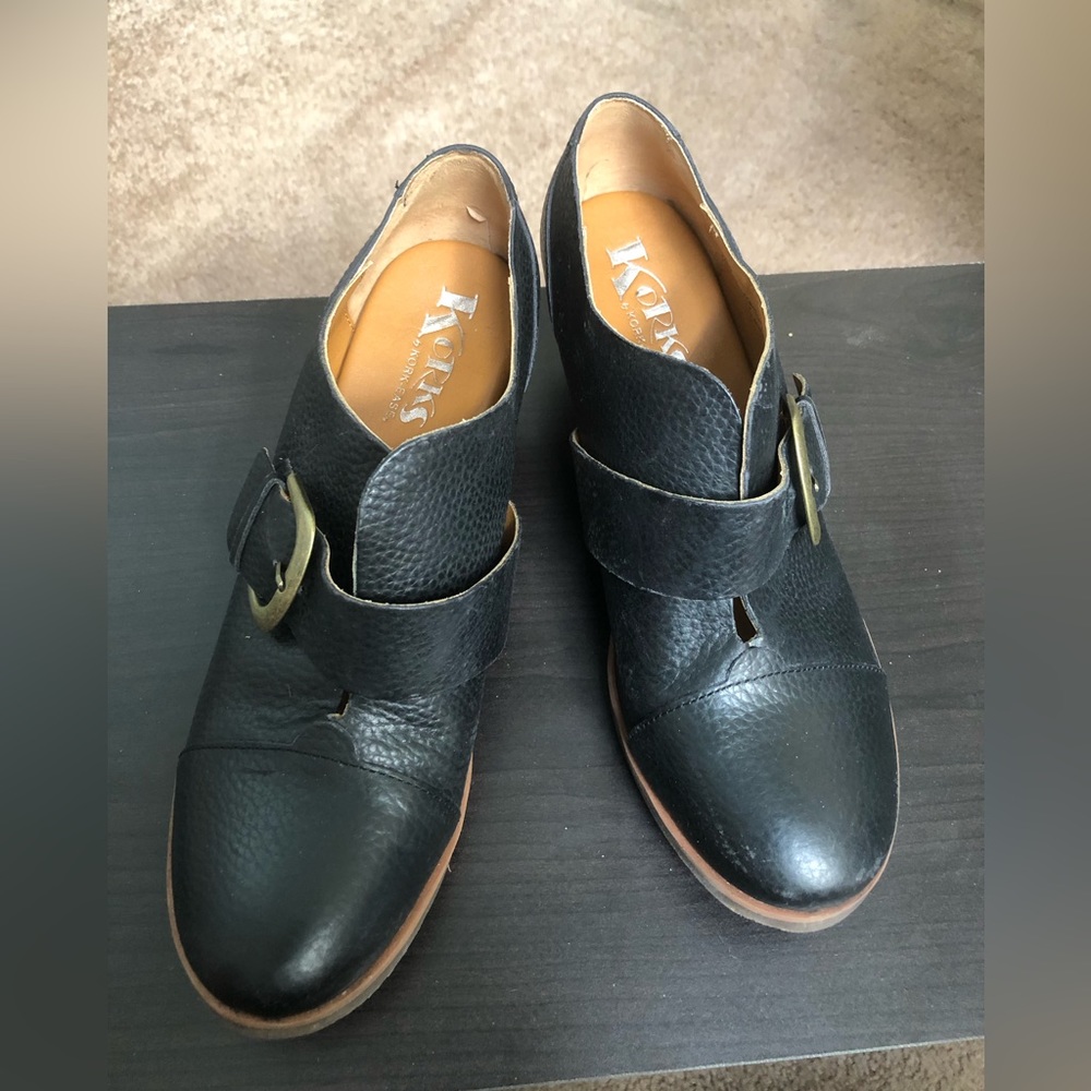 Korks buckle - 2nd pair. Size 8. Black.